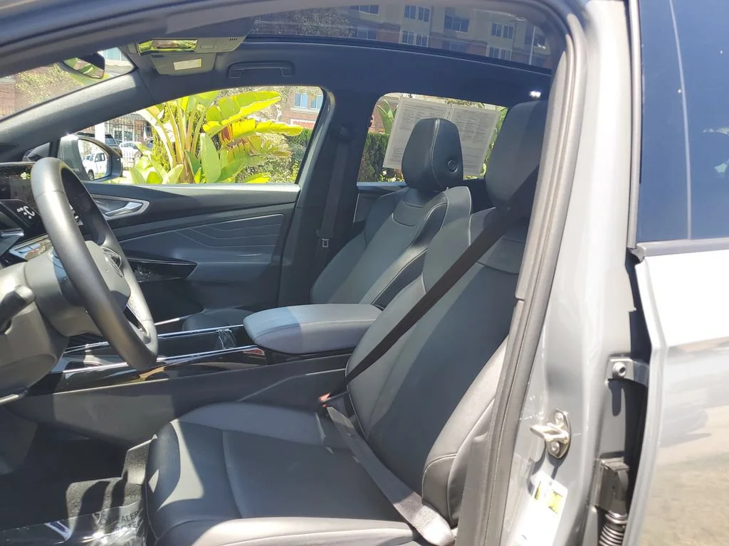 Used 2023  Volkswagen S image 18