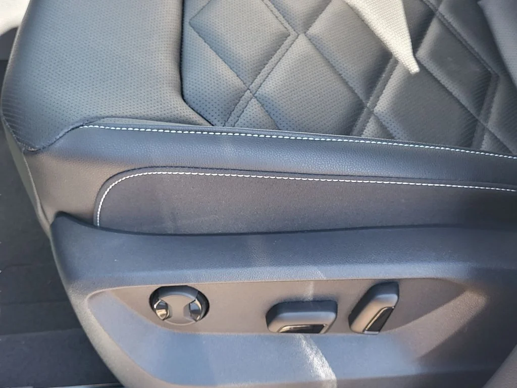 New 2026 Pure Gray Volkswagen 2.0T SE W/TECHNOLOGY image 7