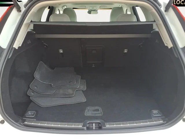 Used 2022  Volvo Momentum image 28
