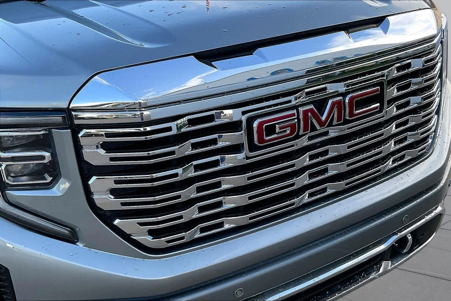 Used 2024 Sterling Metallic GMC Denali image 28