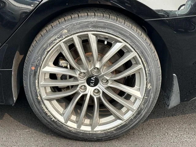 Used 2018 Black Kia  image 11