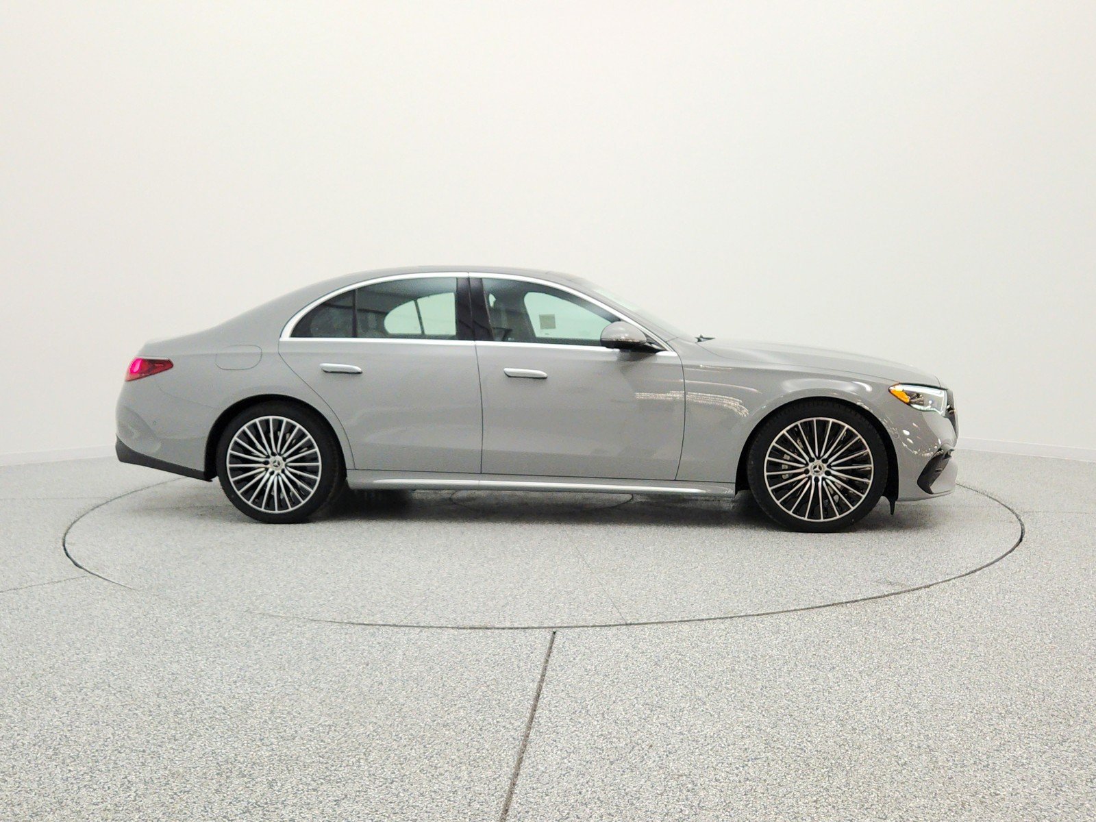 New 2026 MANUFAKTUR Alpine Grey Mercedes-Benz E 450 4MATIC® Sedan image 4