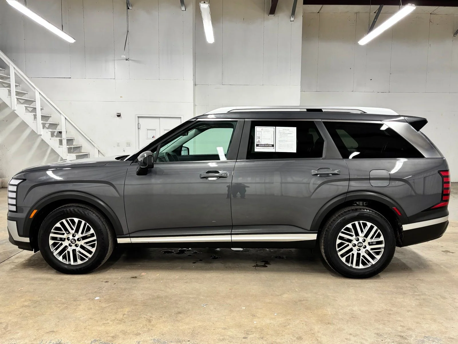 Used 2026 Gray Hyundai SEL Convenience image 4