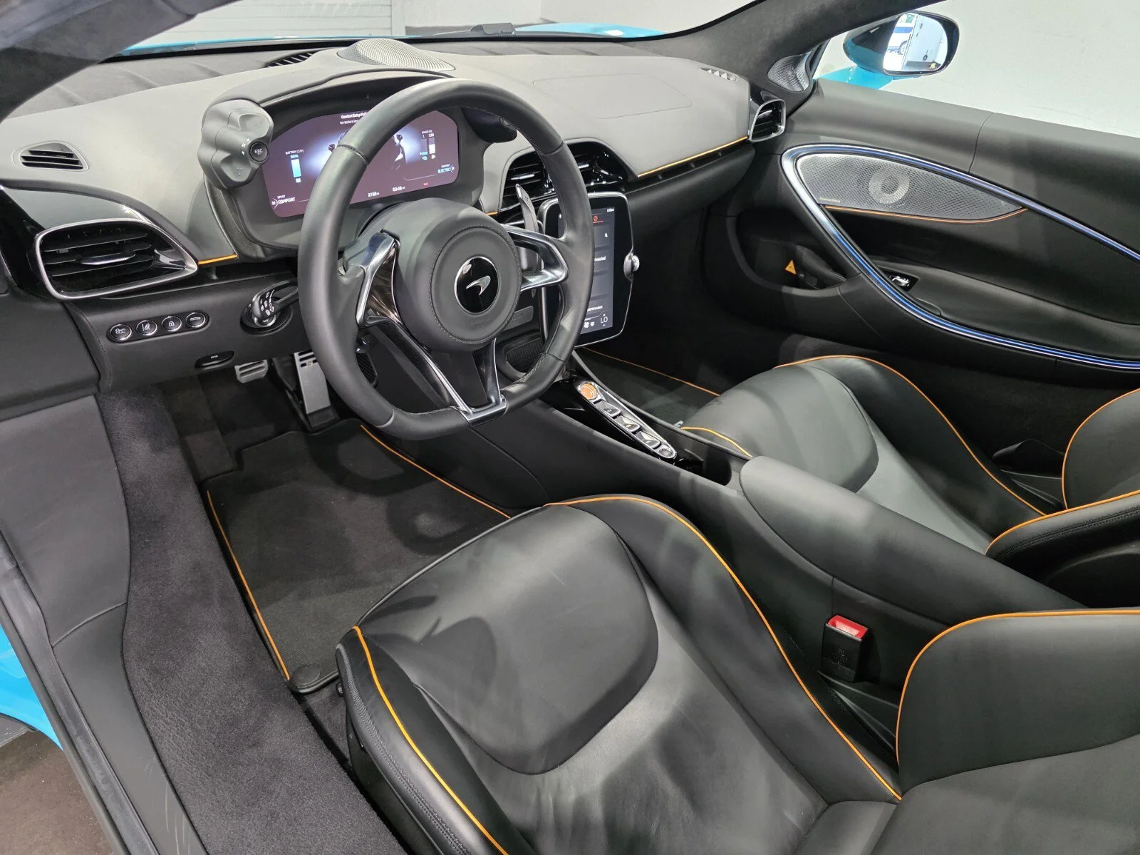 Used 2025 MSO Tokyo Cyan McLaren TechLux Coupe image 7
