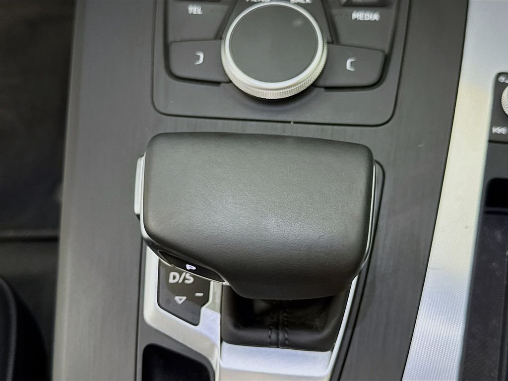 Used 2020 White Audi 45 Premium image 21