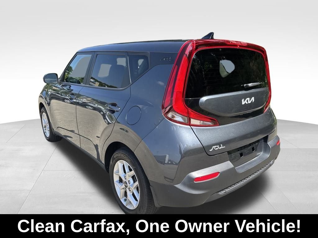 2022 Kia Soul LX photo 2