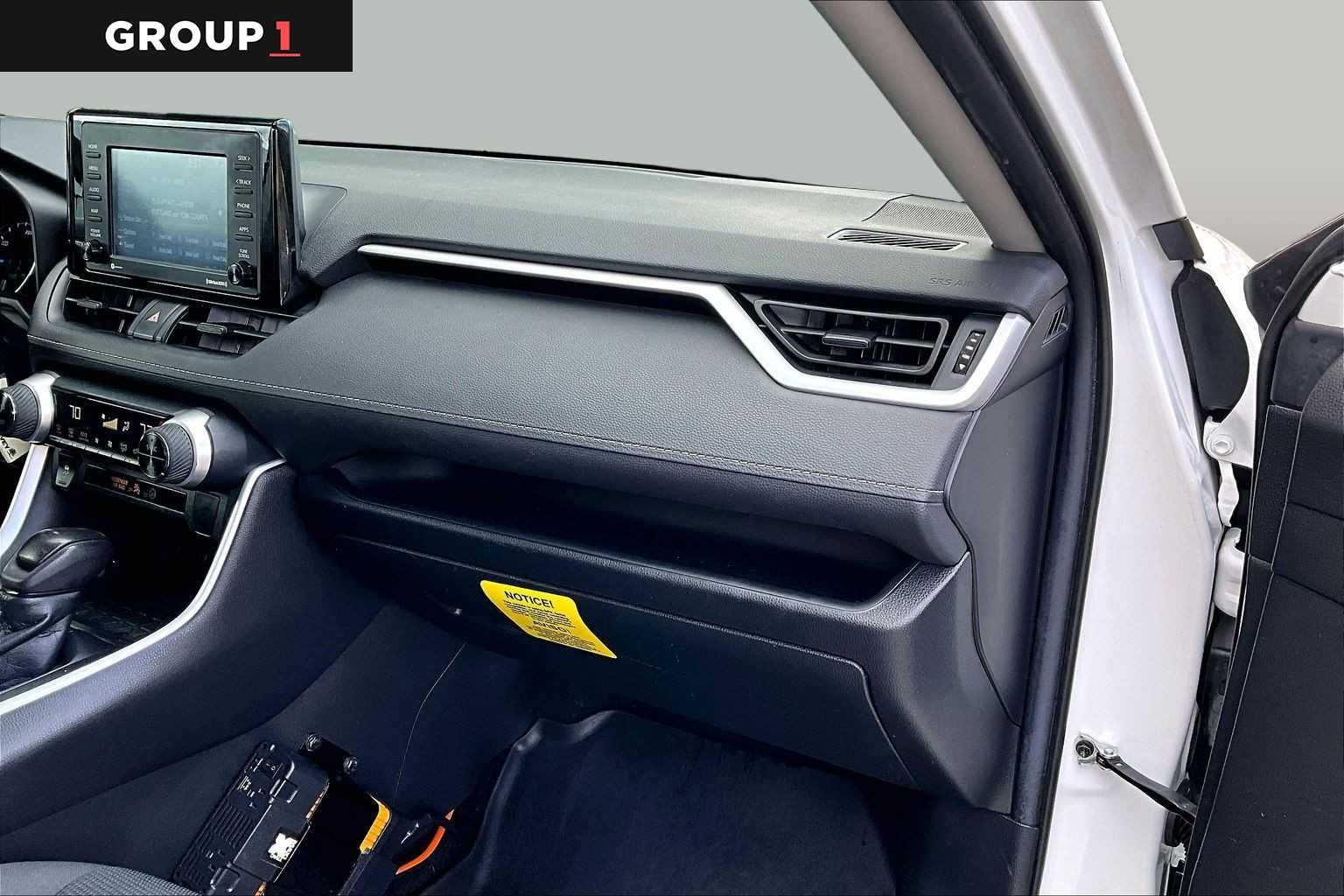 Used 2020 Super White Toyota Hybrid LE image 19