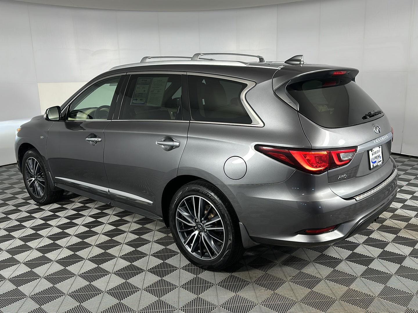 Used 2020 Graphite Shadow INFINITI LUXE image 26