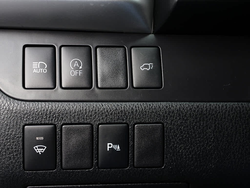 Used 2018 Predawn Gray Mica Toyota Limited image 24