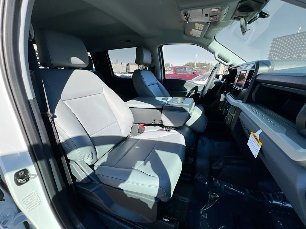 New 2026 Oxford White Ford XL image 17