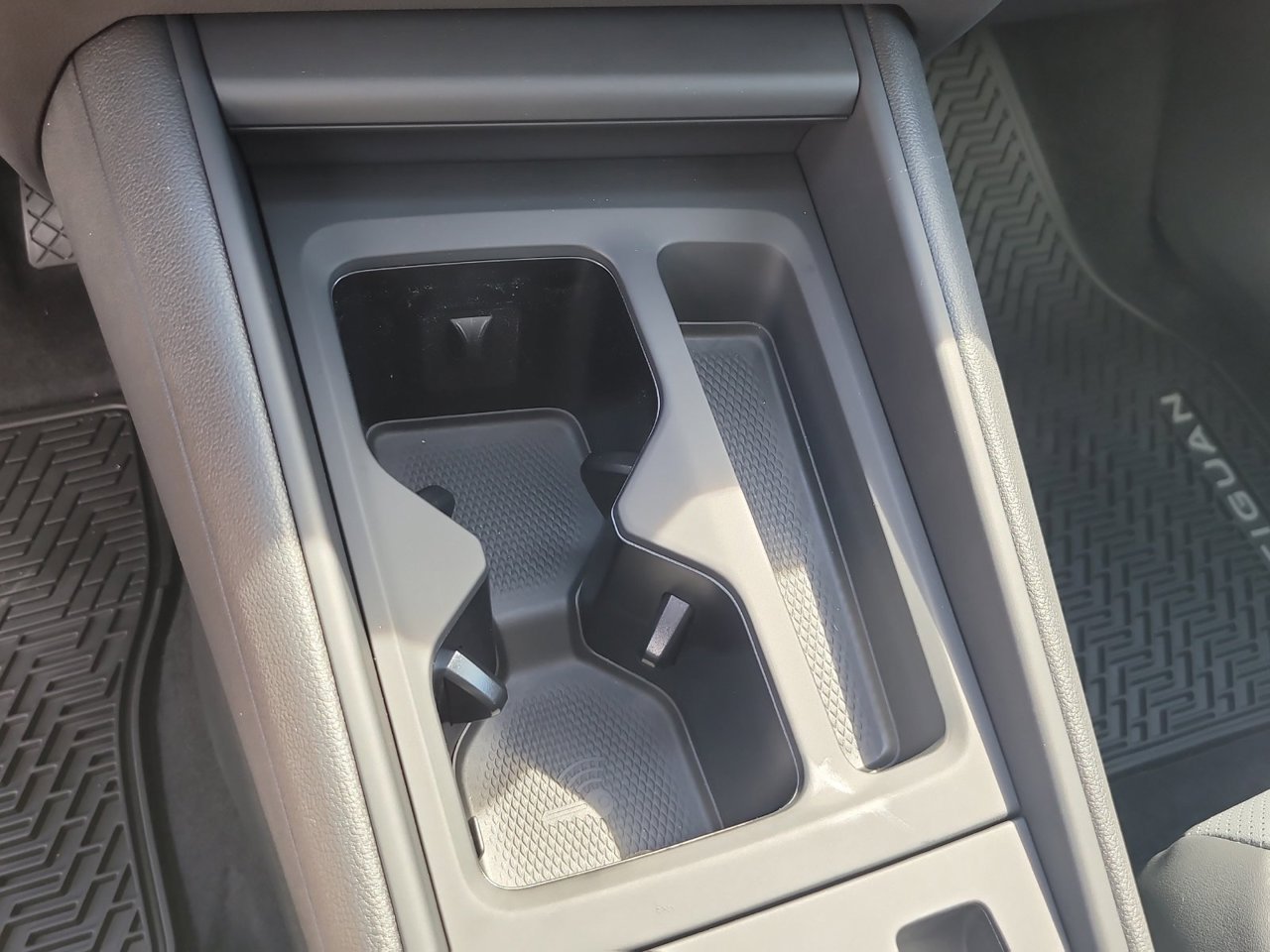 New 2026 Platinum Gray Metallic Volkswagen SE image 23