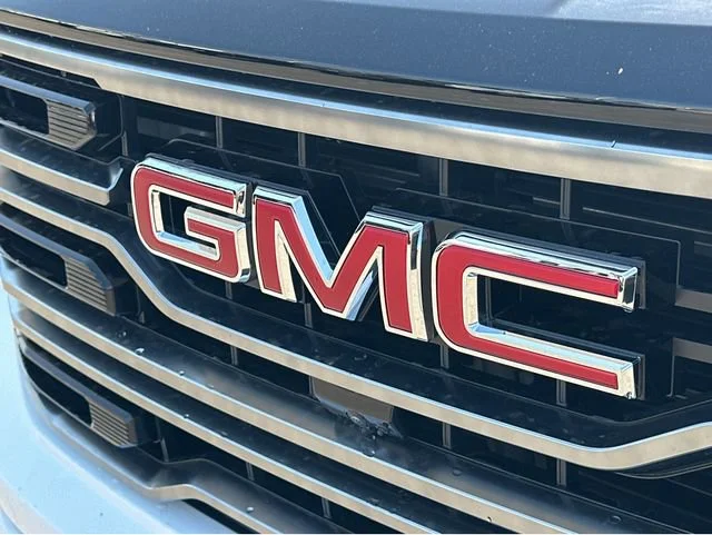 New 2026 Summit White GMC AT4 image 38