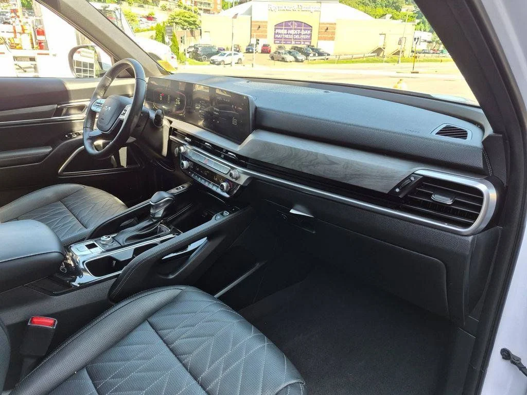 Used 2024 White Kia EX X-Line image 30