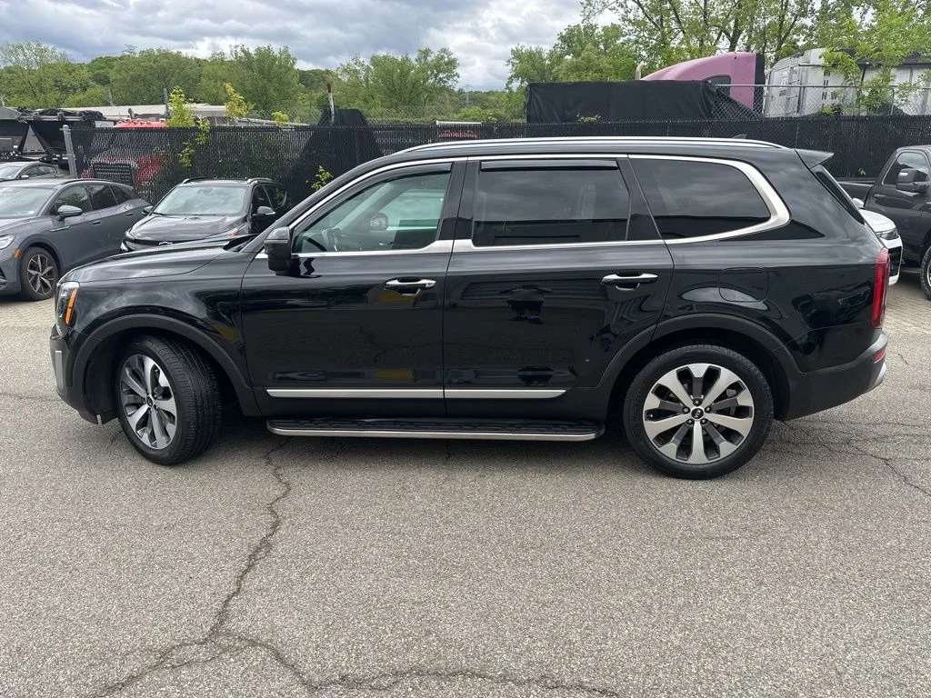 Used 2020 Black Kia S image 3