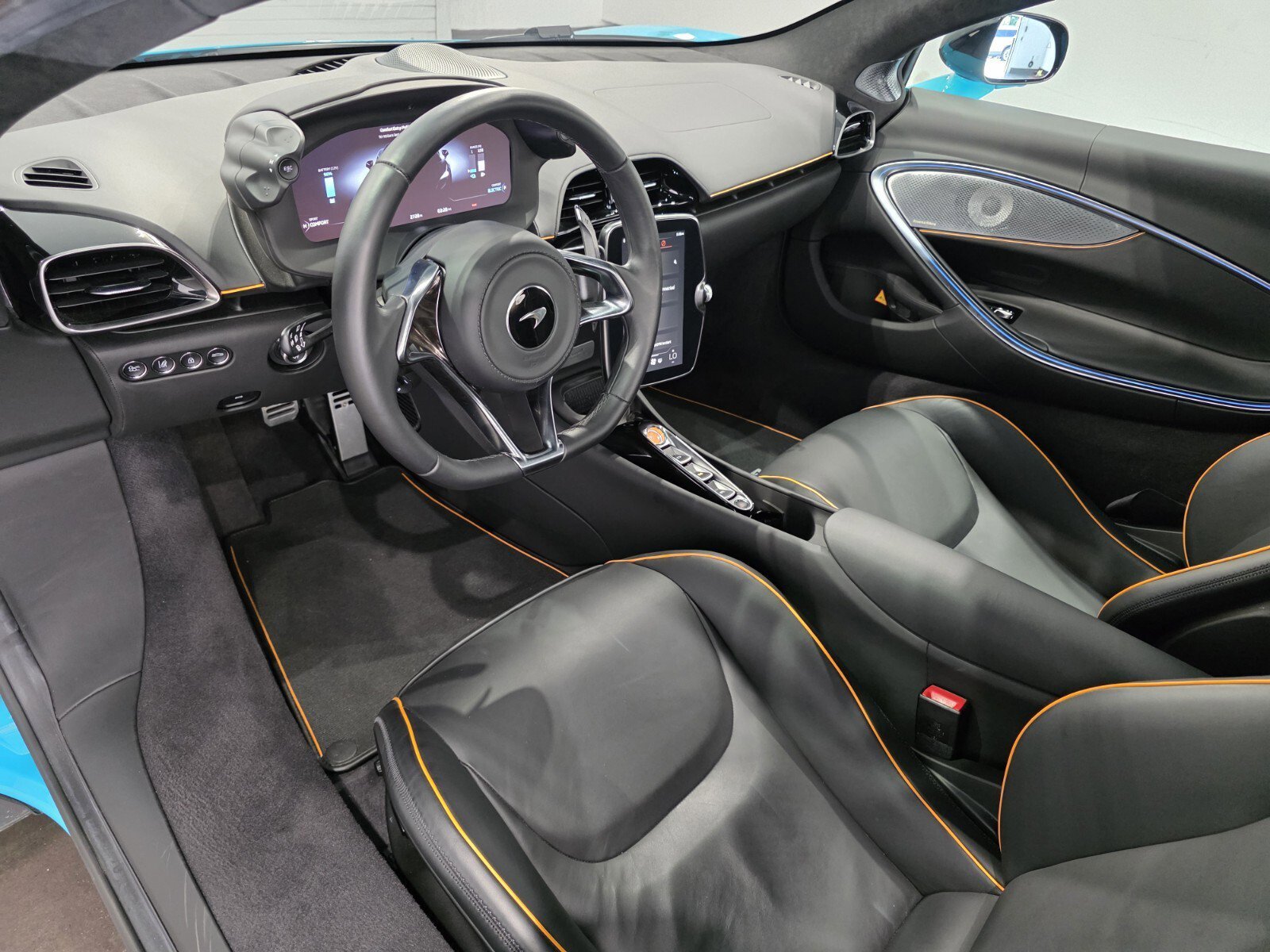 Used 2025 MSO Tokyo Cyan McLaren TechLux Coupe image 7