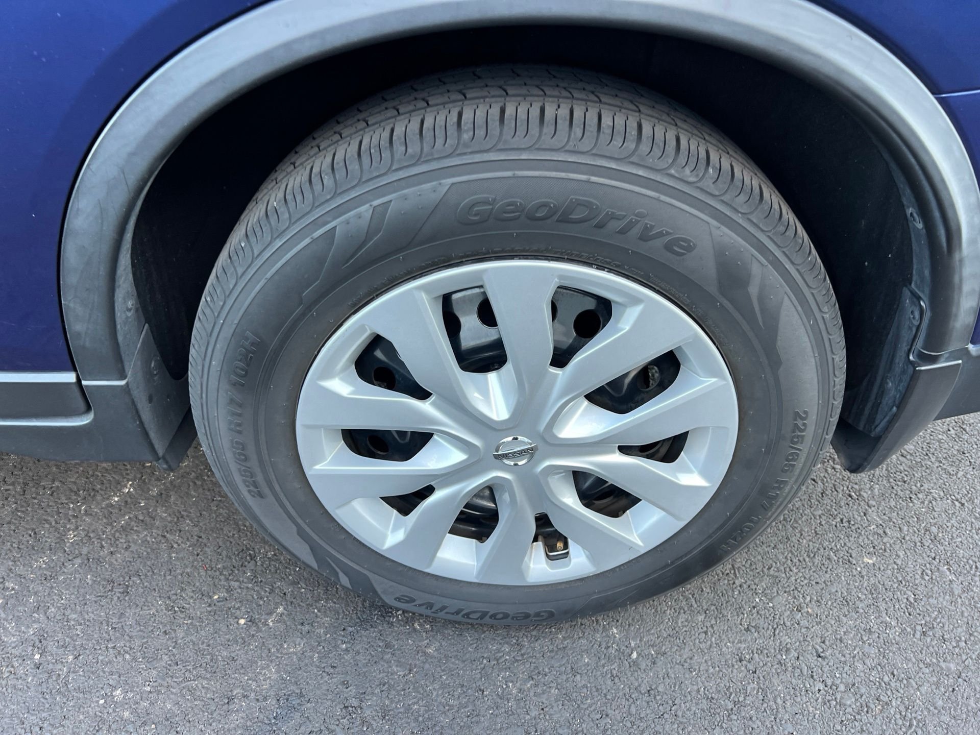 Used 2020 Blue Nissan S image 11