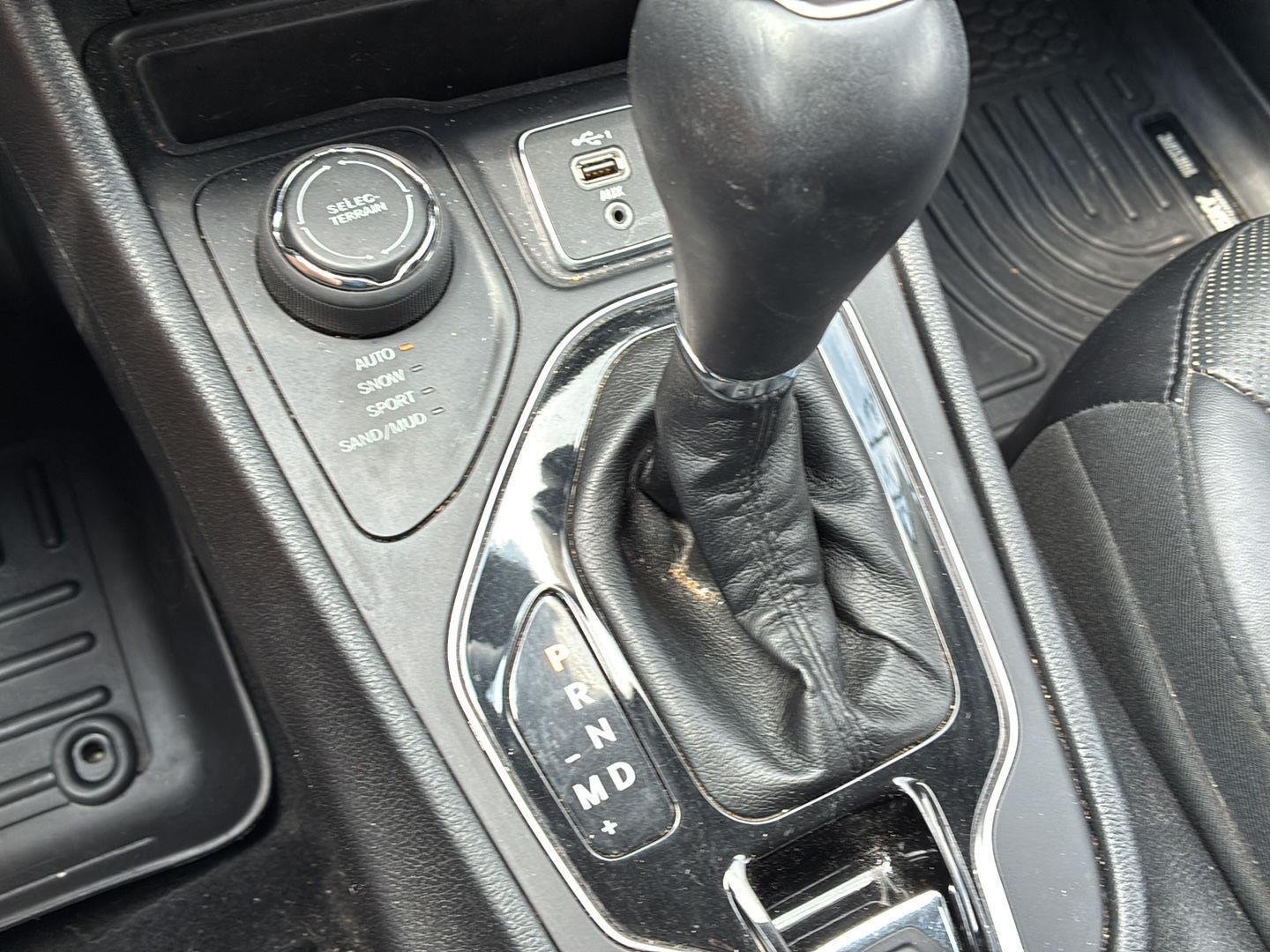 Used 2019 Bright White Clearcoat Jeep Limited image 5