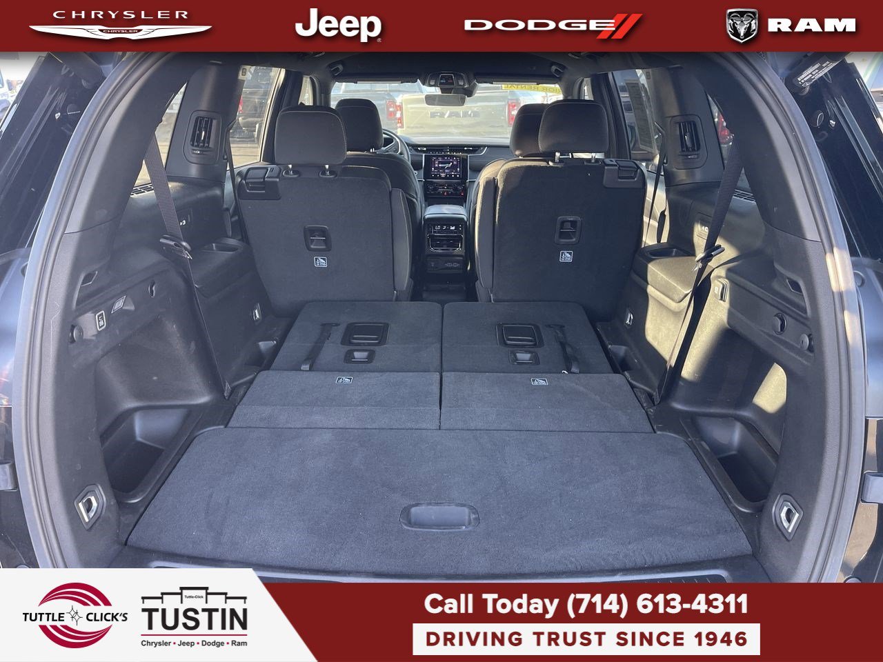 Used 2025 Diamond Black Crystal Pearlcoat Jeep Laredo image 30