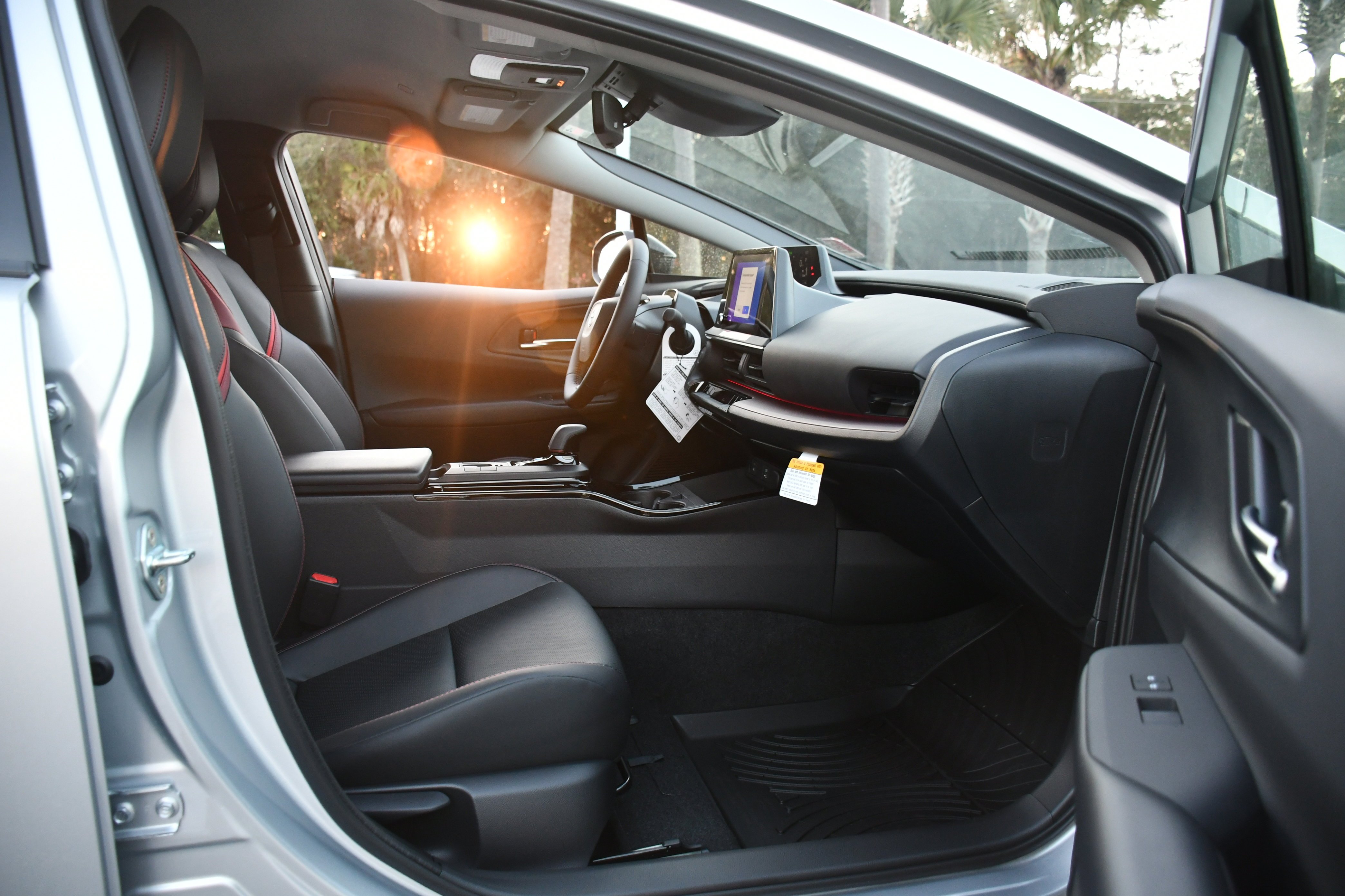 2026 Toyota Prius Plug-in Hybrid XSE - Photo 11