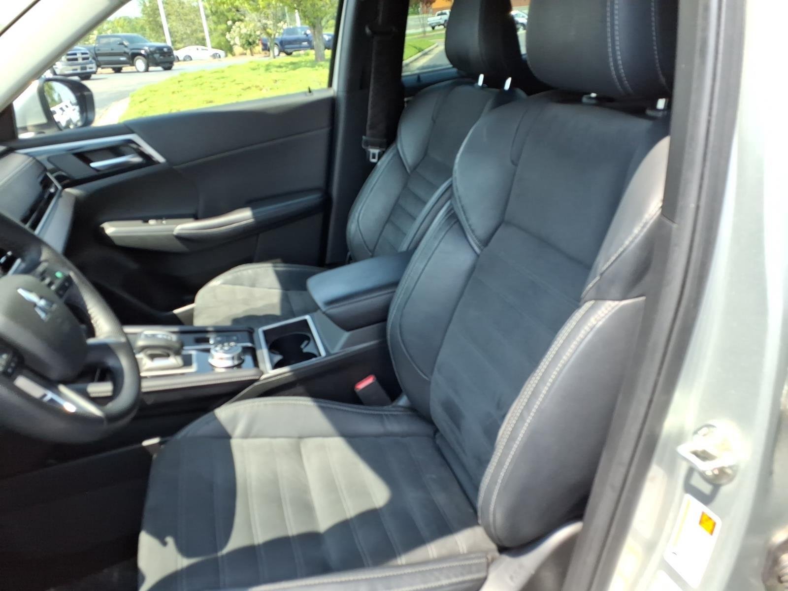Used 2023 Alloy Silver Metallic Mitsubishi SE image 20