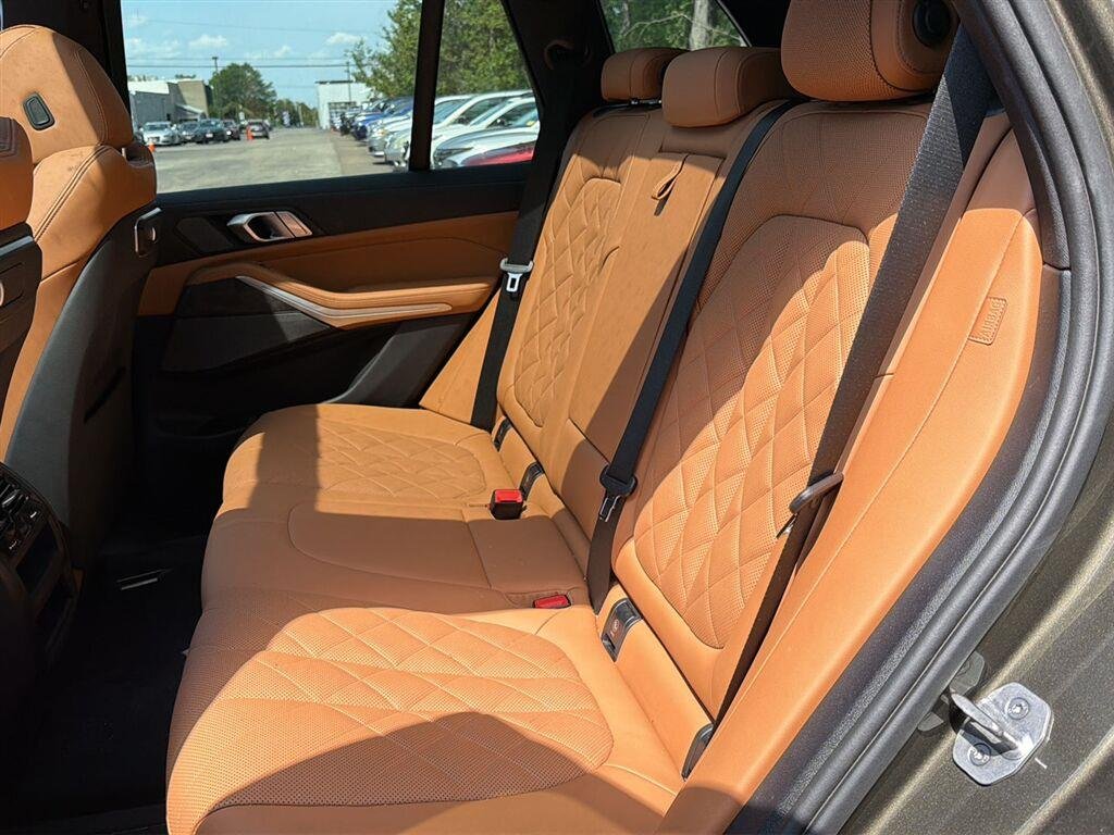 Used 2024 Manhattan Green Metallic BMW xDrive40i image 15