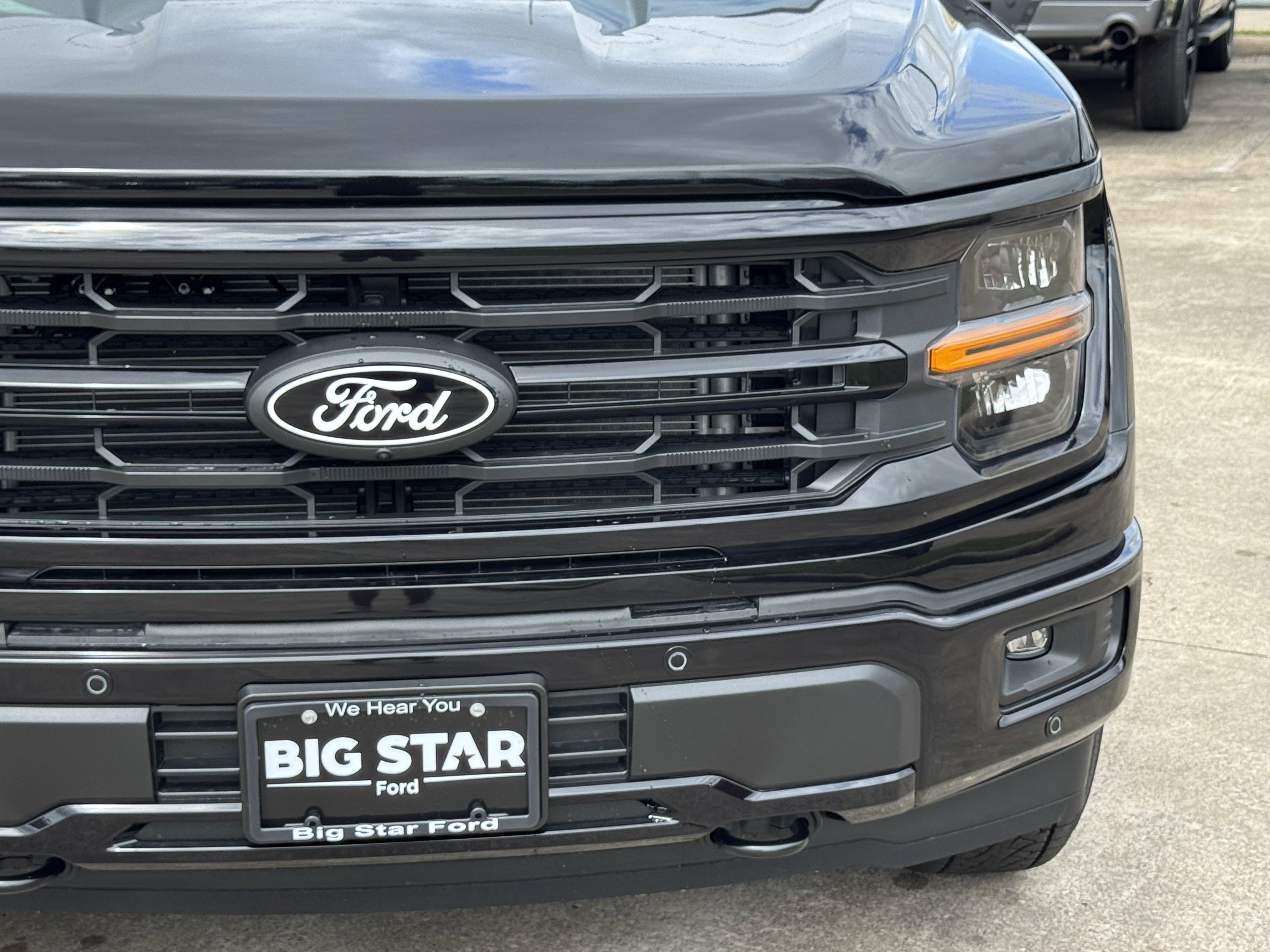 New 2026 Agate Black Metallic Ford XLT image 4
