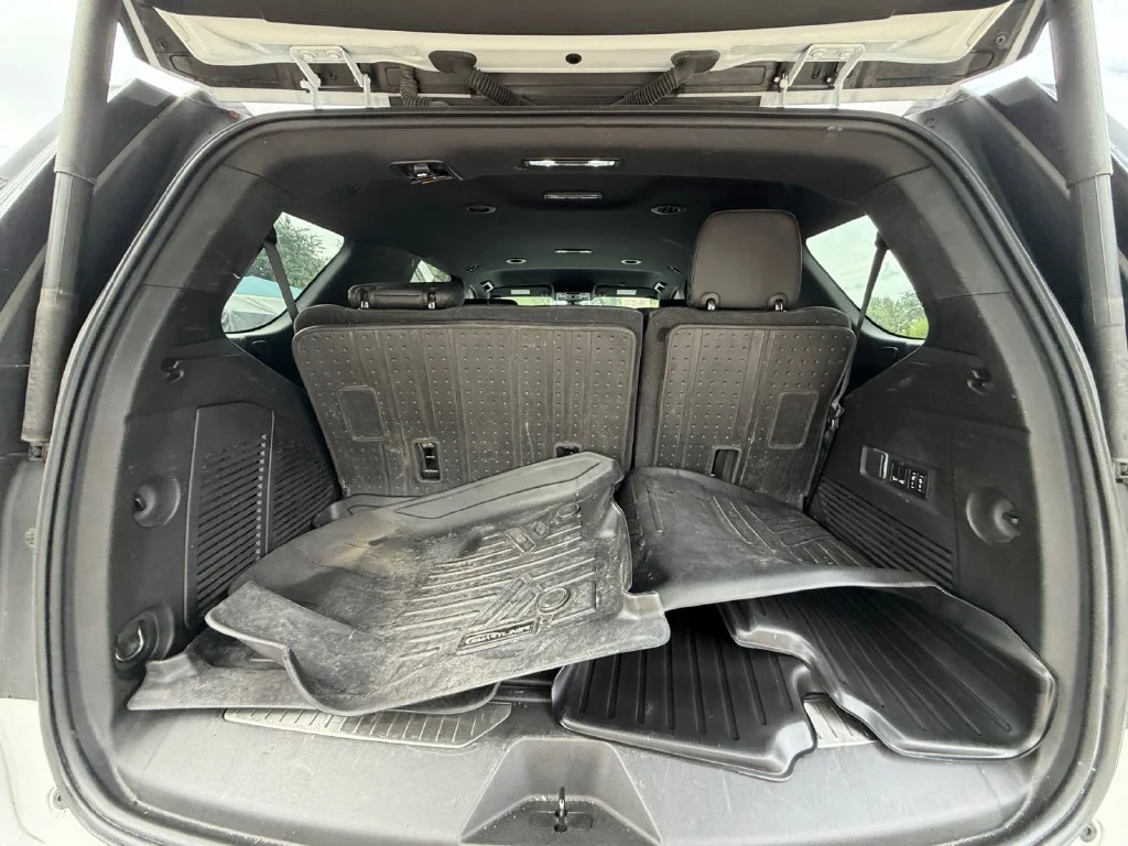 Used 2022 White Chevrolet Z71 image 19