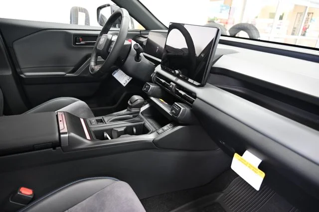 2026 Toyota RAV4 Plug-in Hybrid XSE - Photo 14
