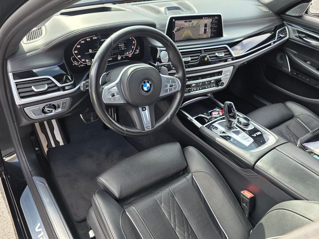 2021 BMW 7 Series M760i - Photo 24