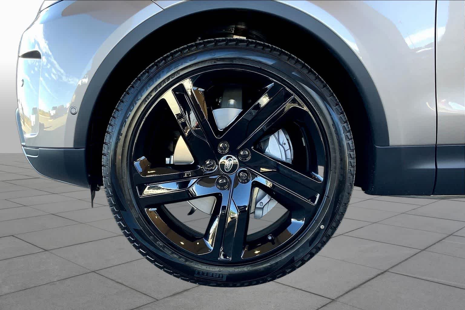 2024 Land Rover Discovery S - Photo 11