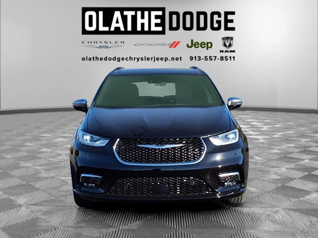 New 2026 Diamond Black Crystal Pearl-Coat Exterior Paint Chrysler Pinnacle image 34