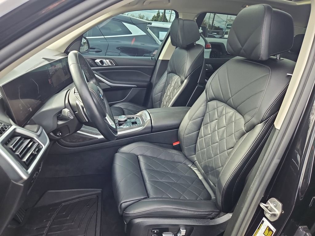 Used 2023 Black BMW xDrive40i image 21