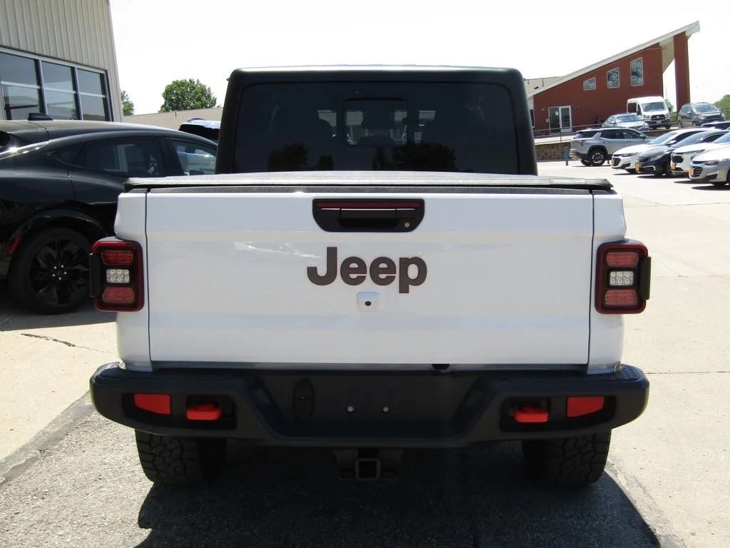 Used 2024 White Jeep Mojave image 4