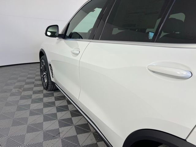 New 2026 White BMW sDrive40i image 10