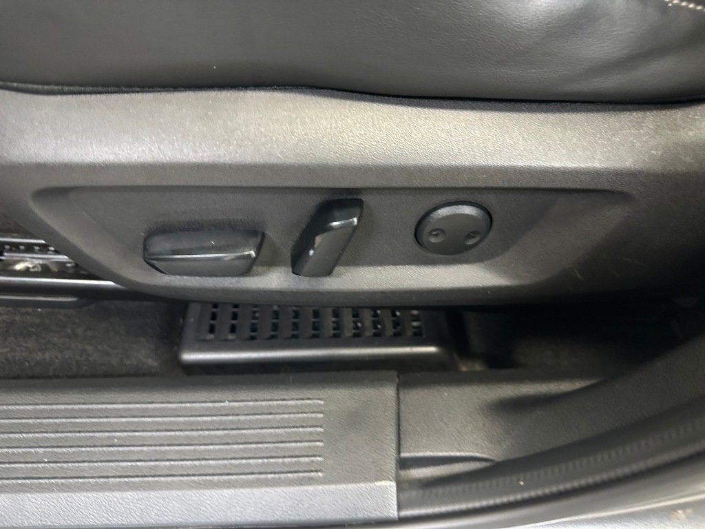 Used 2022 Gun Metallic Nissan Platinum image 6
