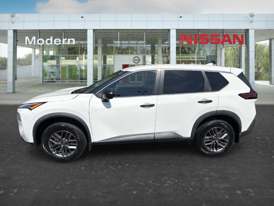 Used 2021 Glacier White Nissan S image 3