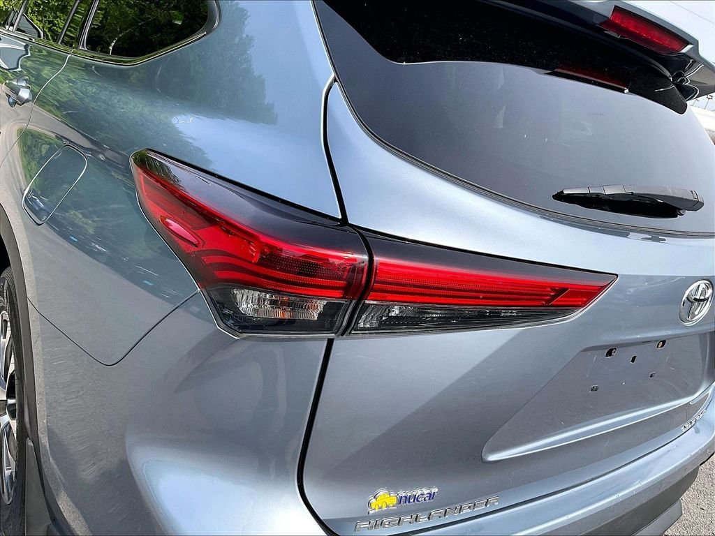 Used 2020 Blue Toyota XLE image 32