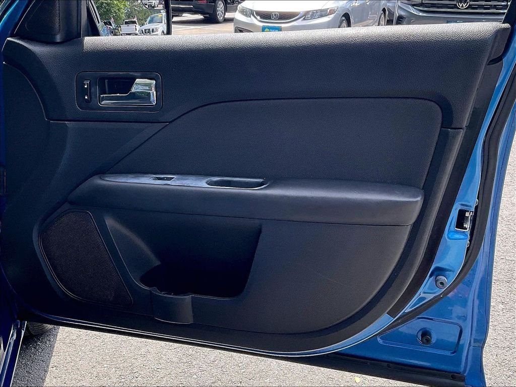 Used 2012 Blue Ford SE image 24