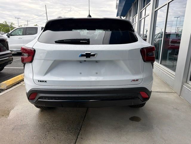 New 2026 Summit White Chevrolet 2RS image 5