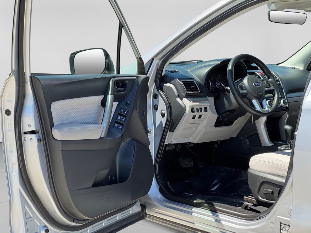 Used 2017 Ice Silver Metallic Subaru 2.5i Premium image 9