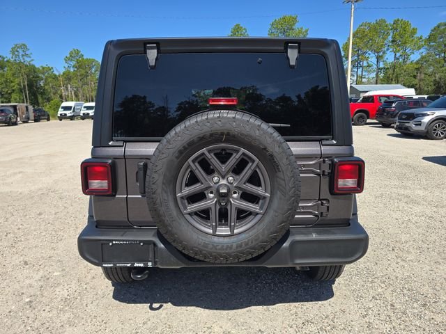 New 2026 Granite Crystal Metallic Clearcoat Jeep Sport S image 5