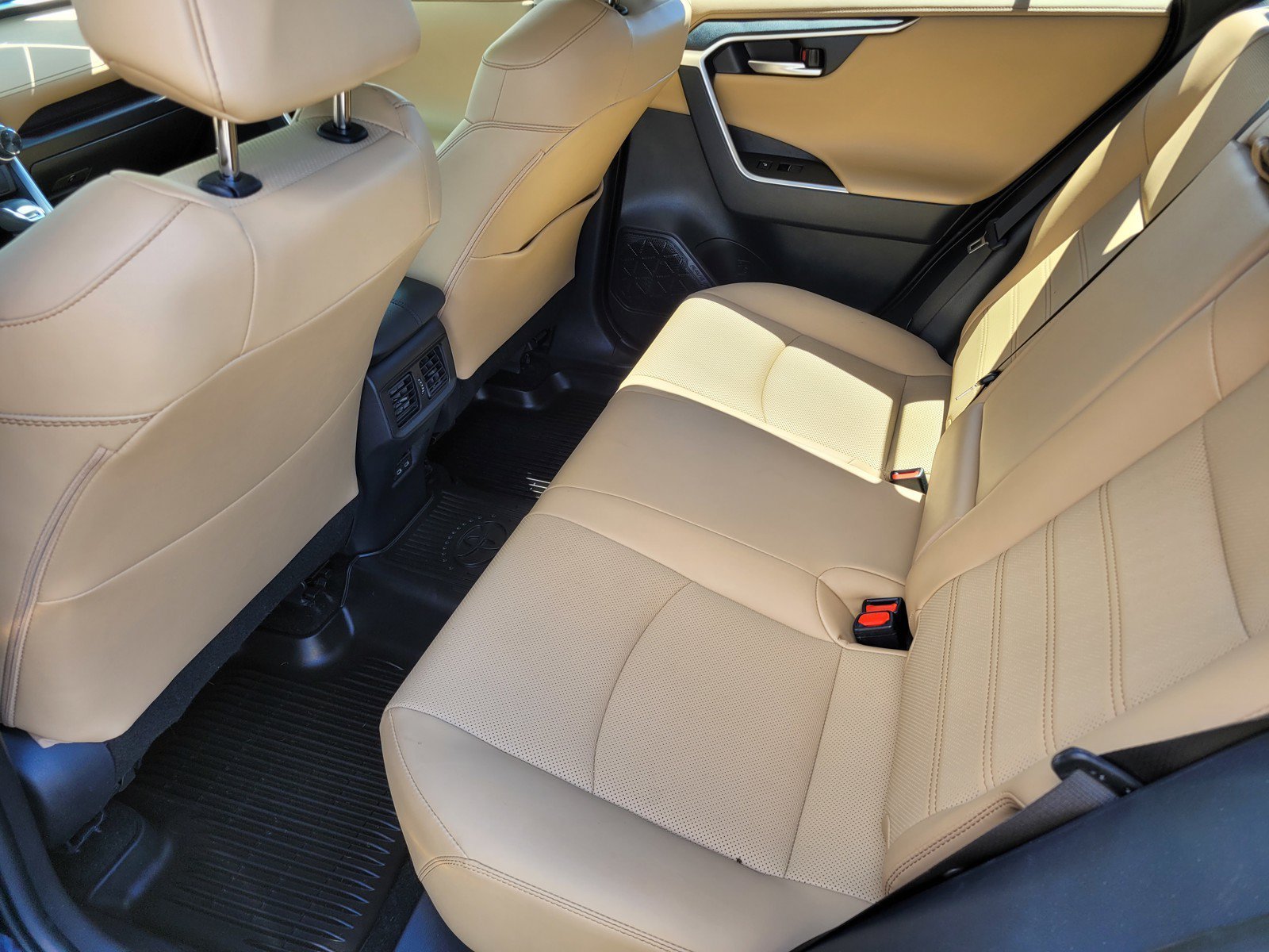 Certified Used 2025  Toyota Limited image 12