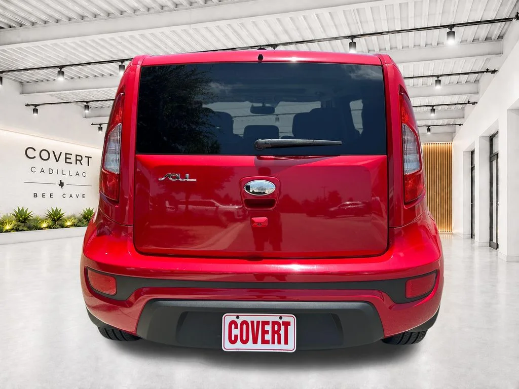 Used 2013 Red Kia Plus image 9