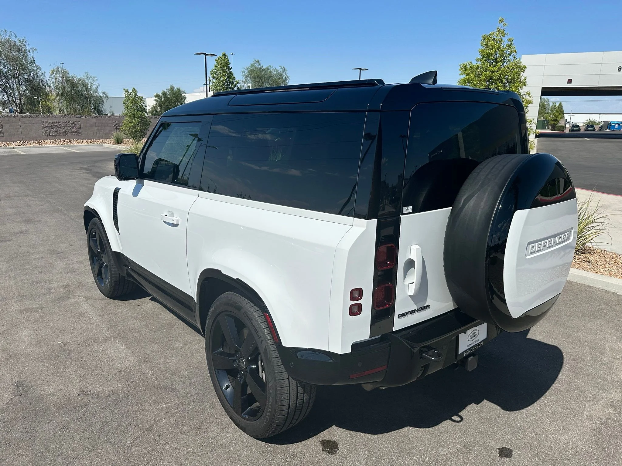 Used 2025 Fuji White Land Rover X-Dynamic SE image 11