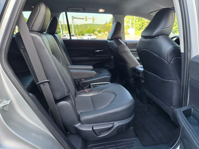 Used 2025 Silver Toyota XLE image 18