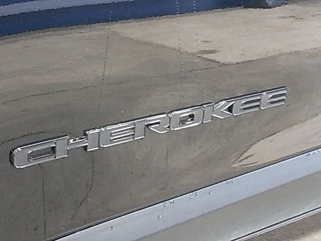 Used 2023 Black Jeep Altitude image 29
