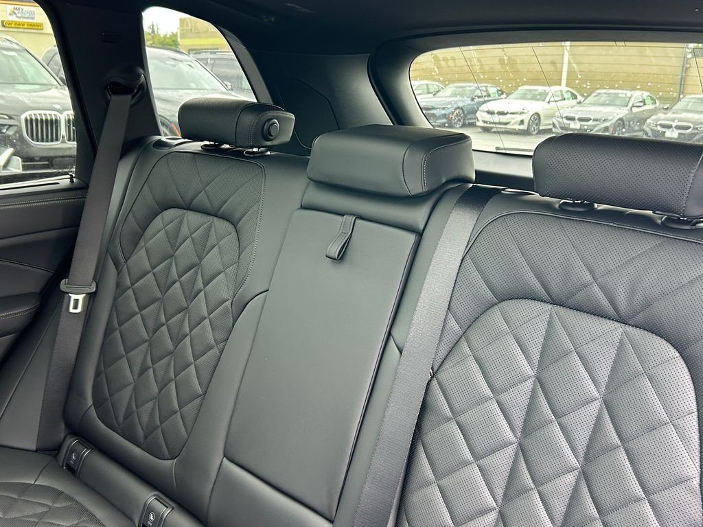 New 2026 Skyscraper Grey Metallic BMW xDrive40i image 32