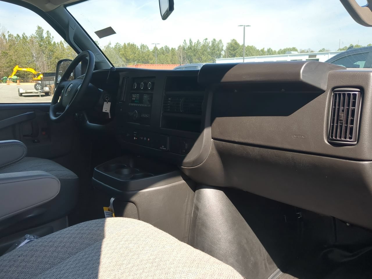 New 2025 Summit White GMC 1WT image 25