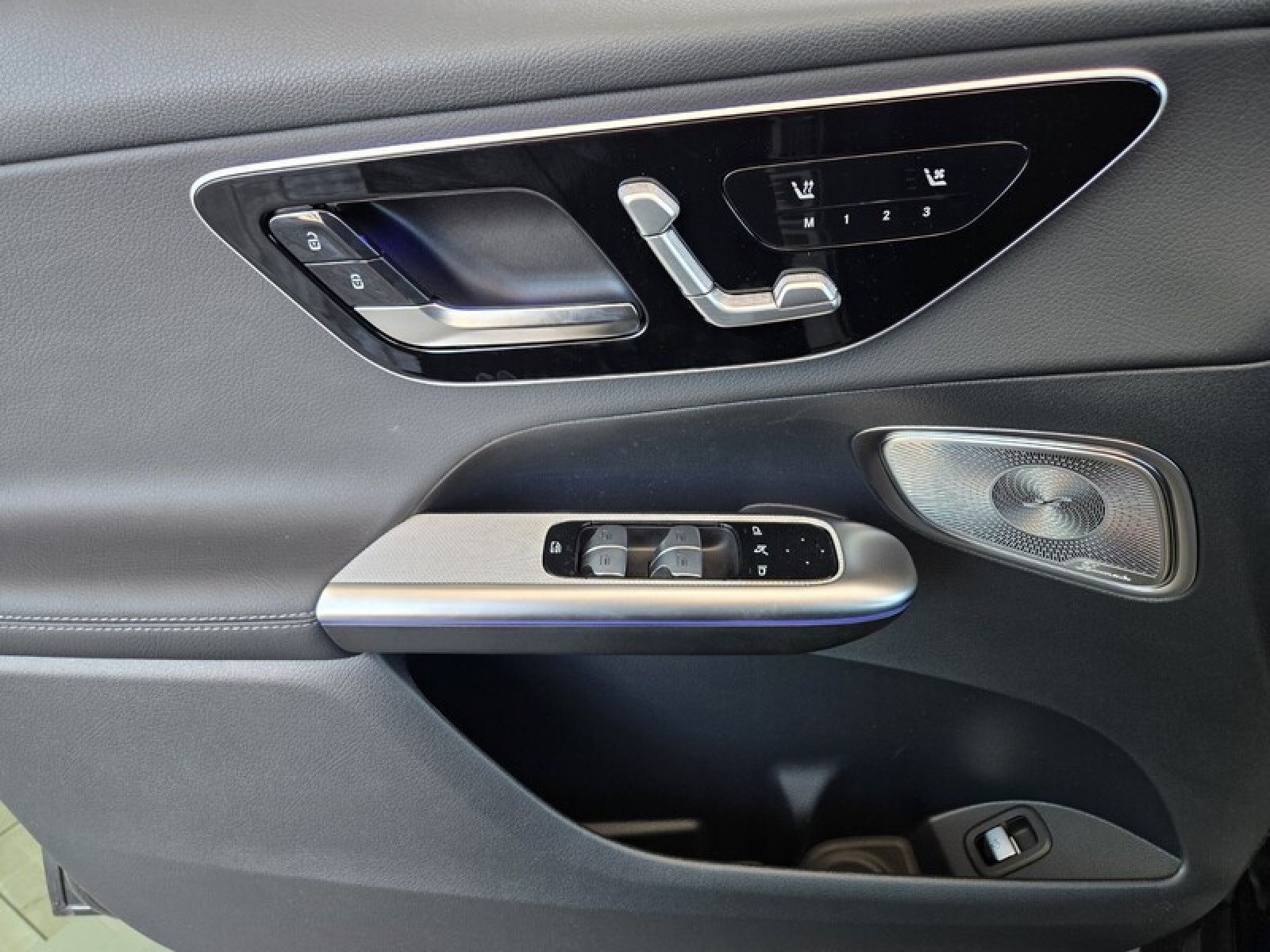 New 2026 Graphite Grey Metallic Mercedes-Benz GLC 300 SUV image 21
