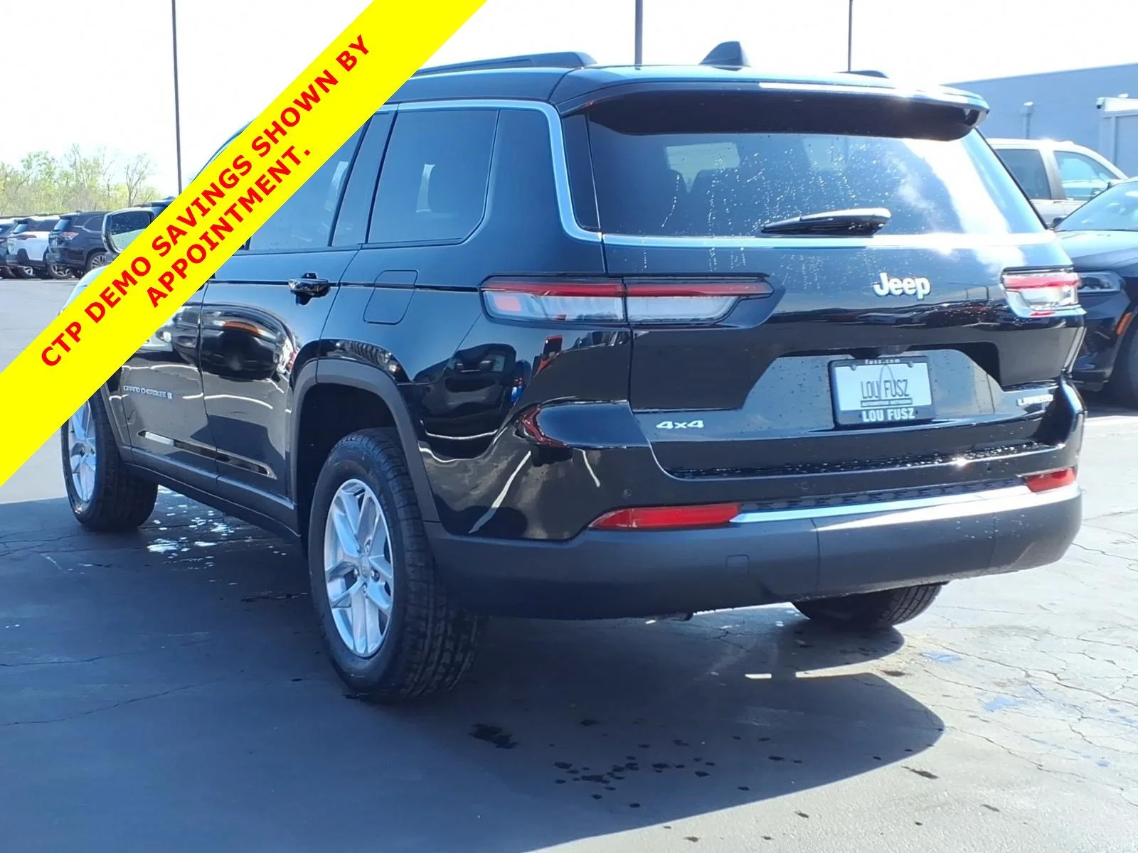 New 2026 Diamond Black Crystal Pearlcoat Jeep Laredo X image 4